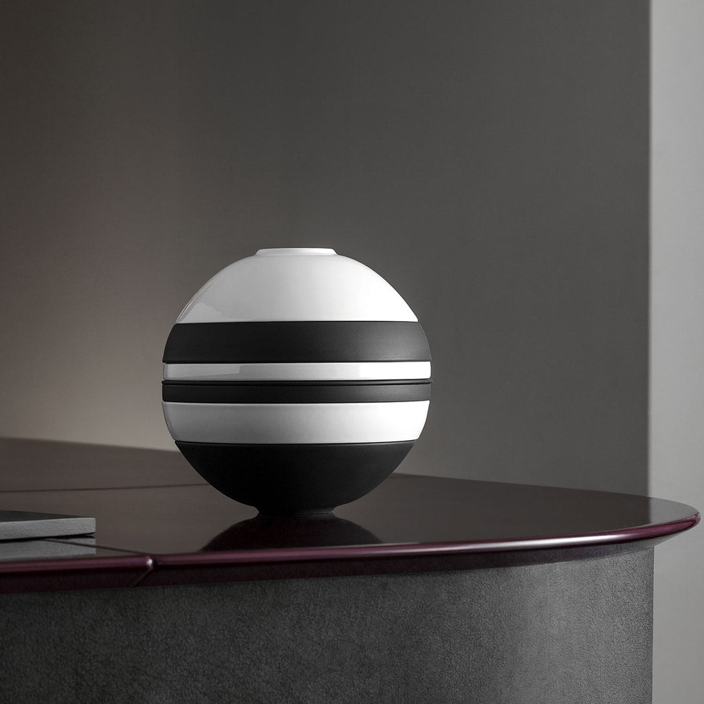 Iconic La Boule black & white