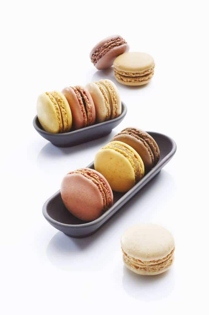 SOLID MACARONS SERV TRAY Matt