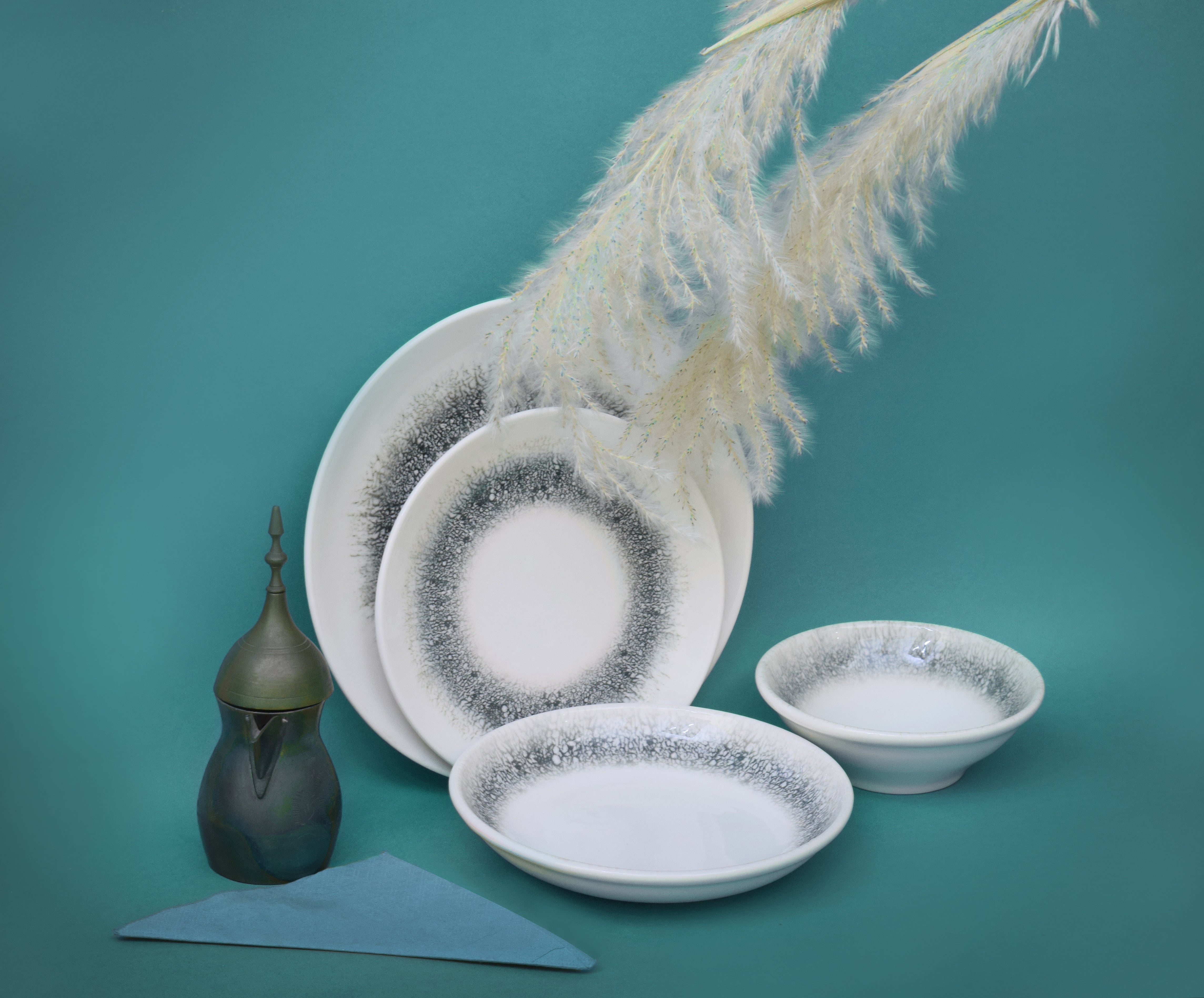 Kutahya | Dinner Set | 24 Pieces | Black Ice Shape | Decorated
