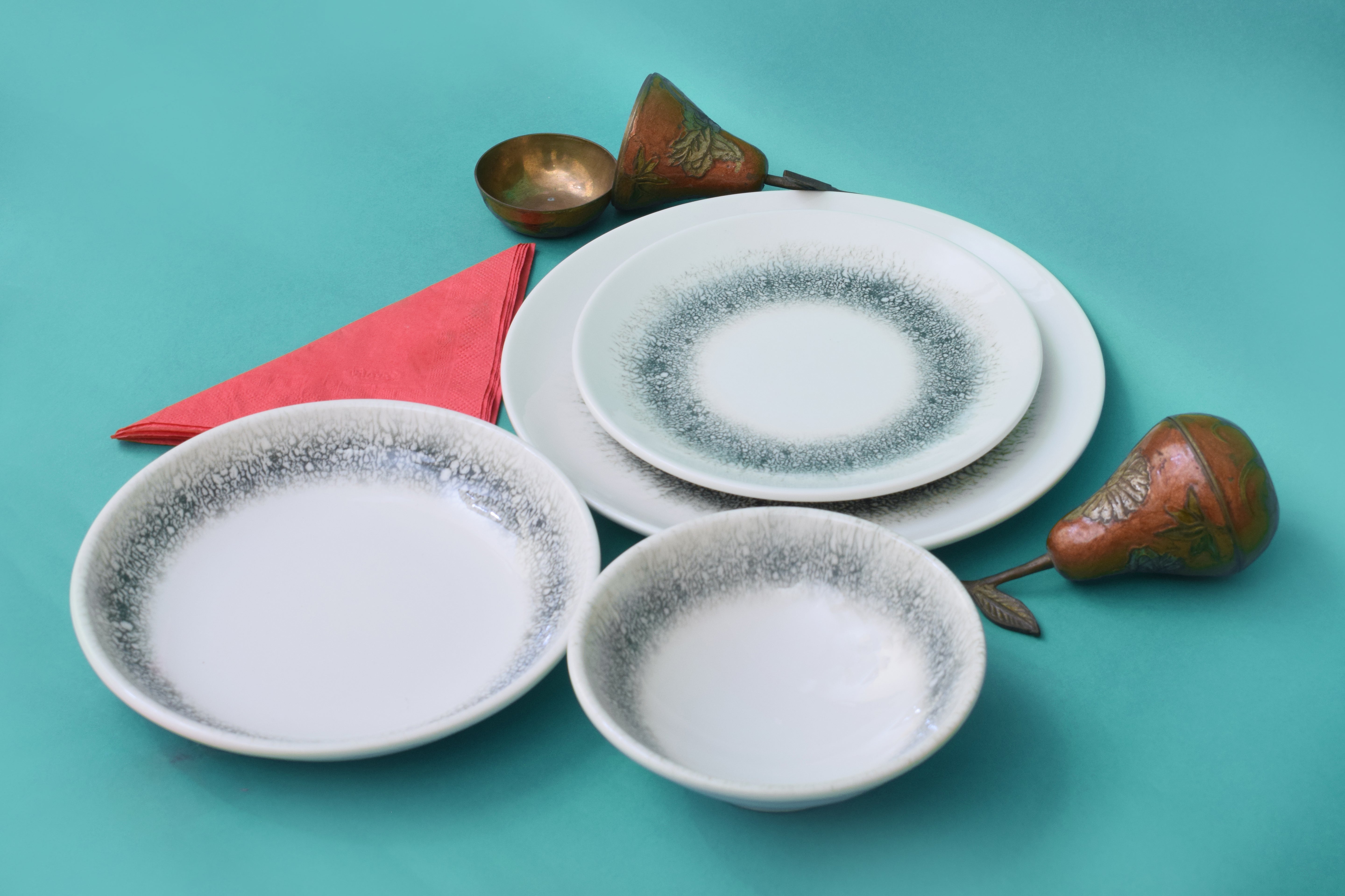 Kutahya | Dinner Set | 24 Pieces | Black Ice Shape | Decorated
