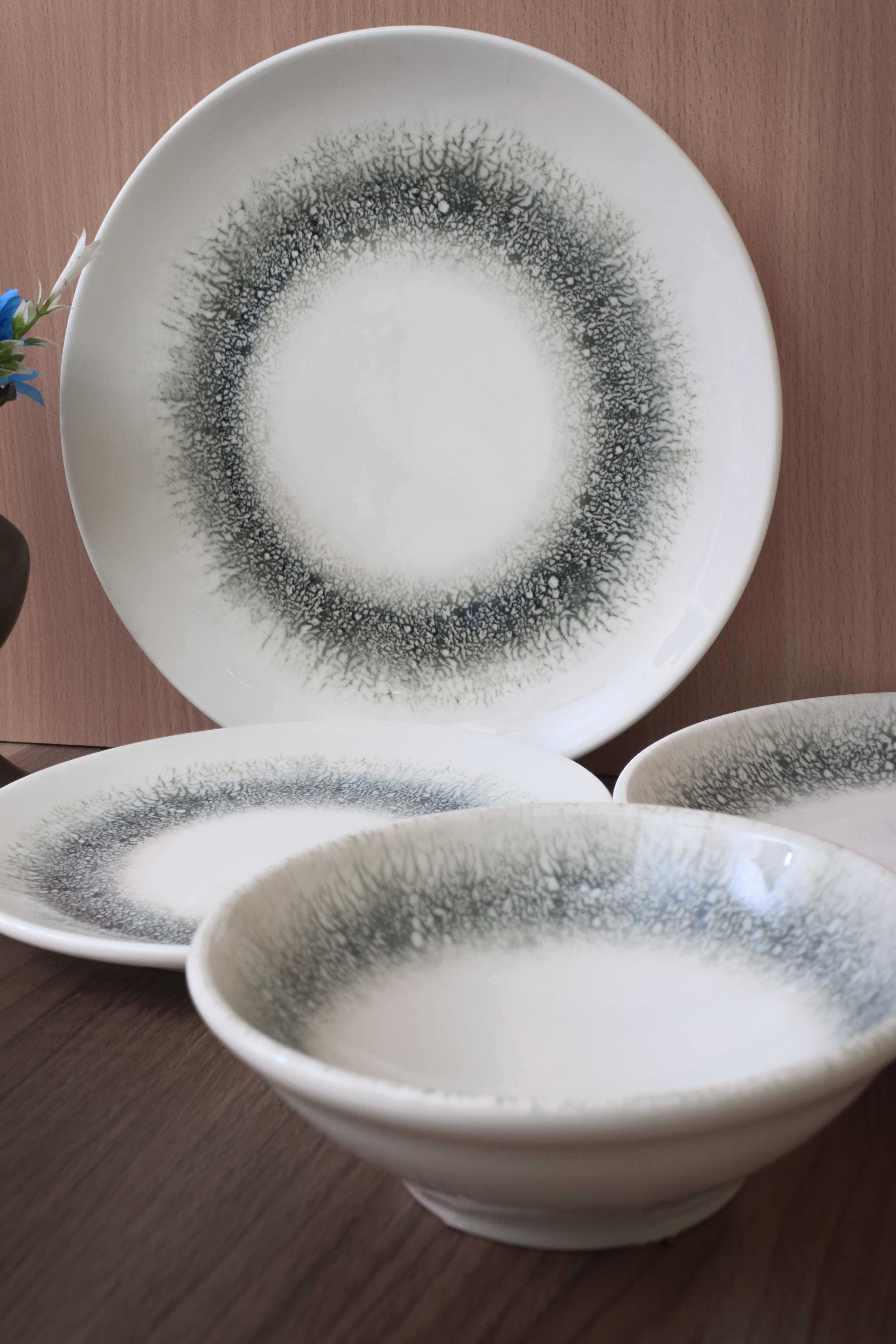 Kutahya | Dinner Set | 24 Pieces | Black Ice Shape | Decorated