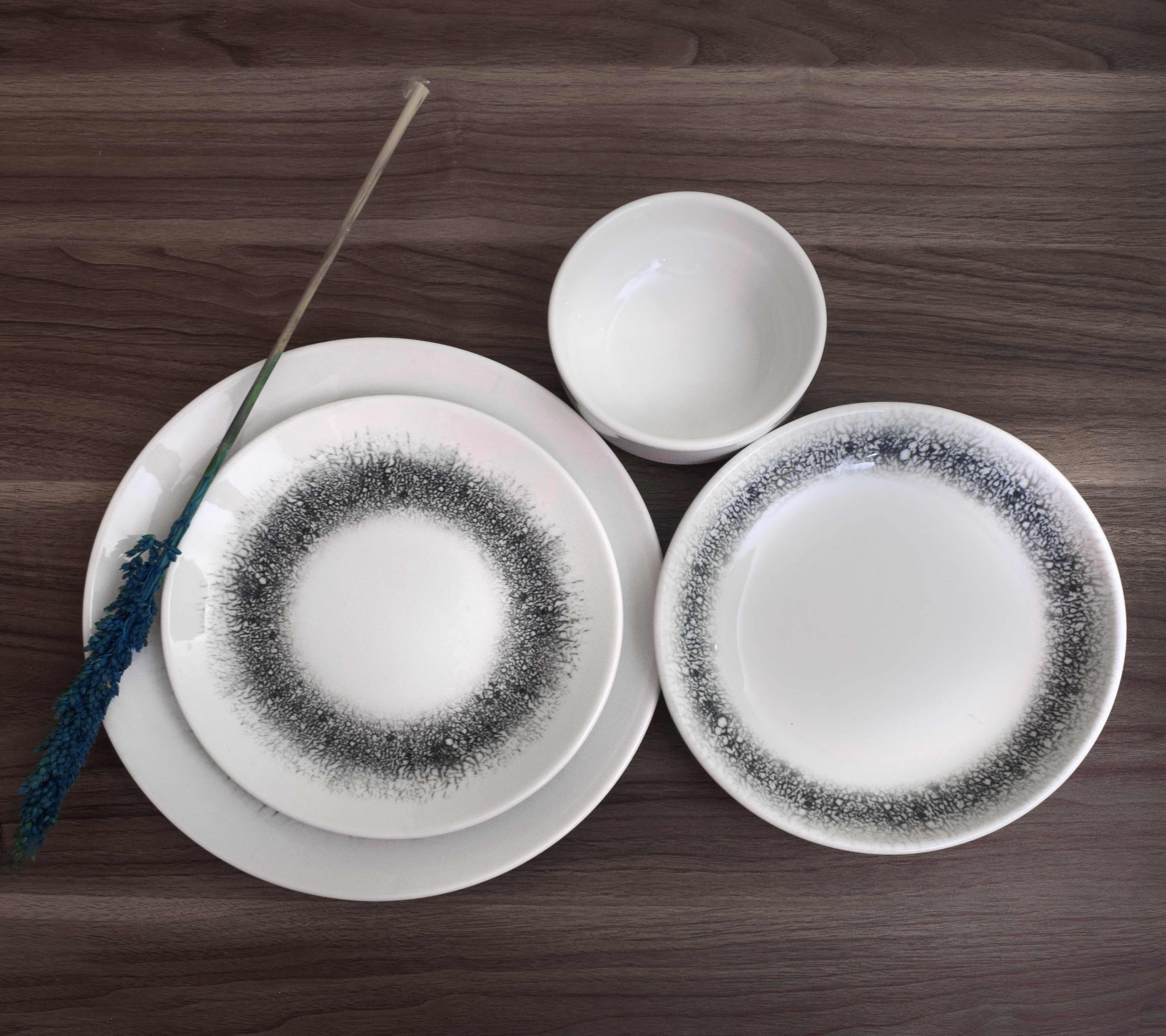 Kutahya | Dinner Set | 24 Pieces | Black Ice Shape | Decorated