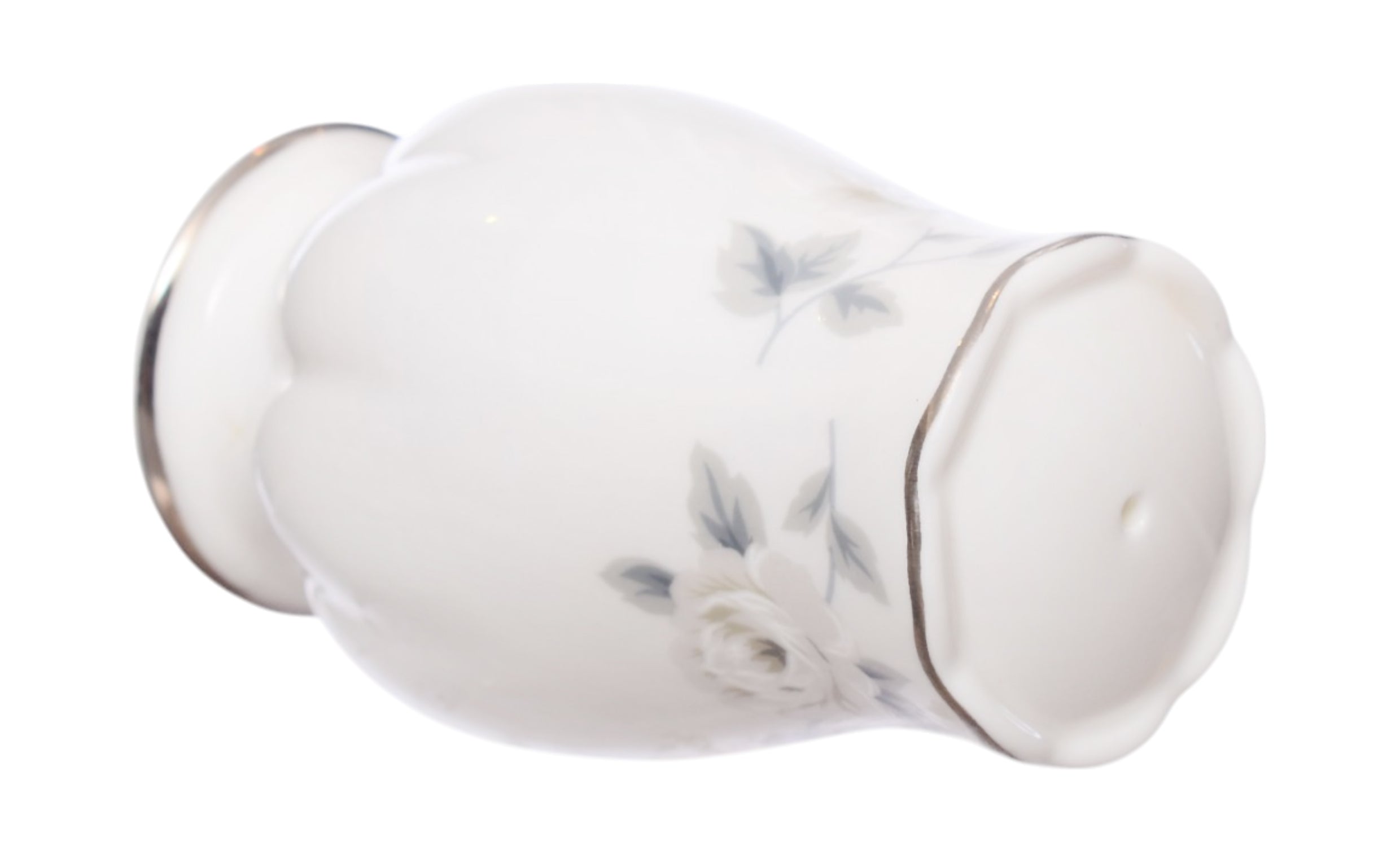 SALT SHAKER7.5 CM.