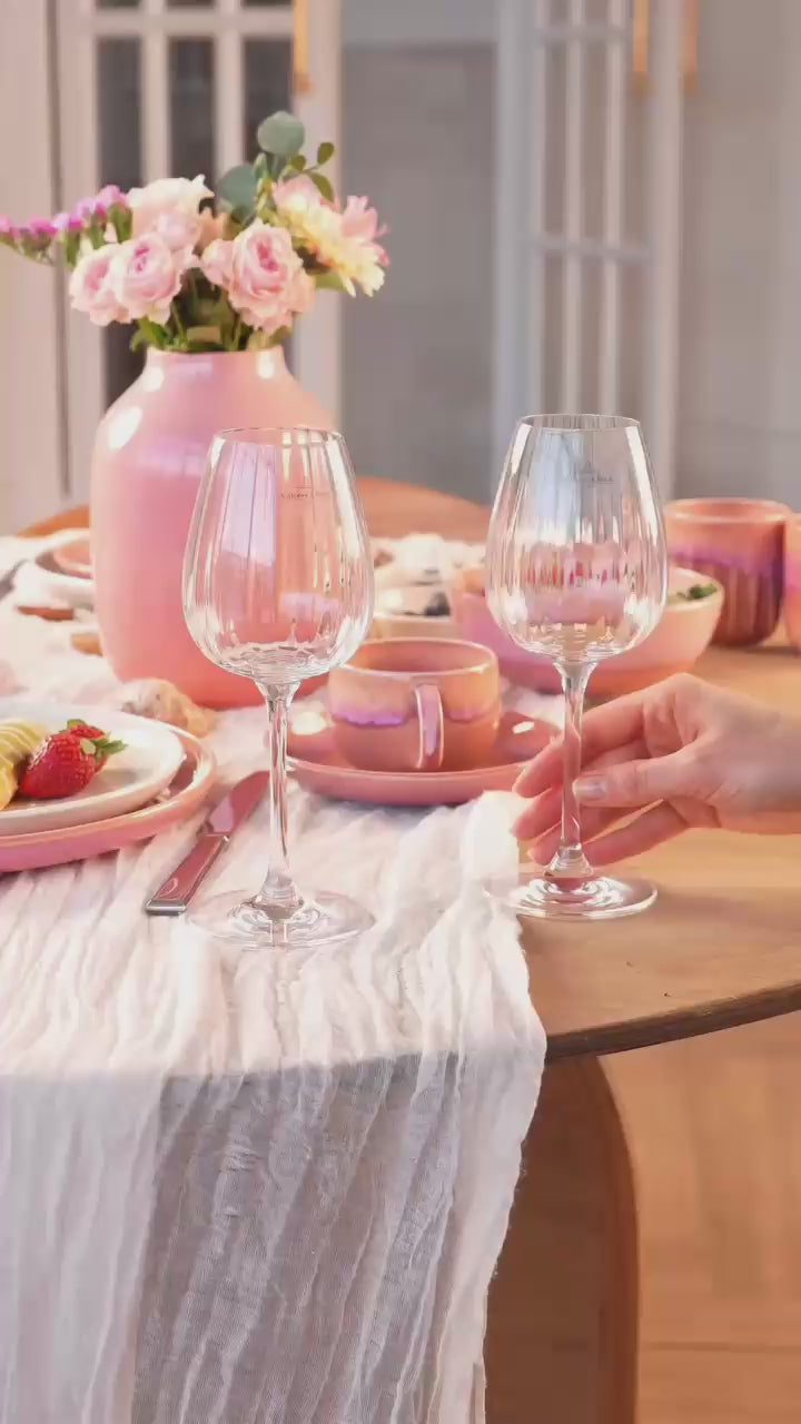 Load video: Villeroy &amp; Boch Rose Garden Red Wine 4 pcs 200 ml