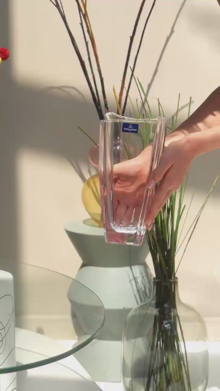 Load video: Vase 25